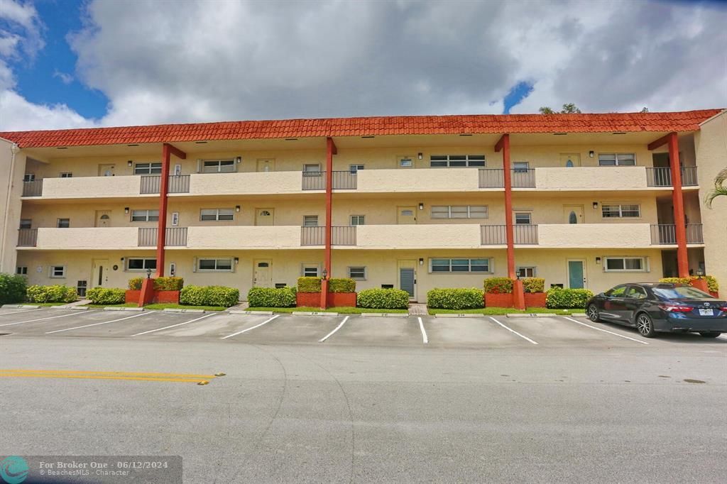 Recently Sold: $95,500 (1 beds, 1 baths, 783 Square Feet)