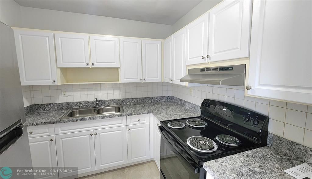 For Sale: $2,100 (2 beds, 1 baths, 980 Square Feet)