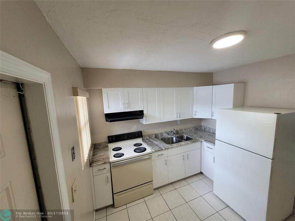 Recently Sold: $1,600 (2 beds, 1 baths, 787 Square Feet)