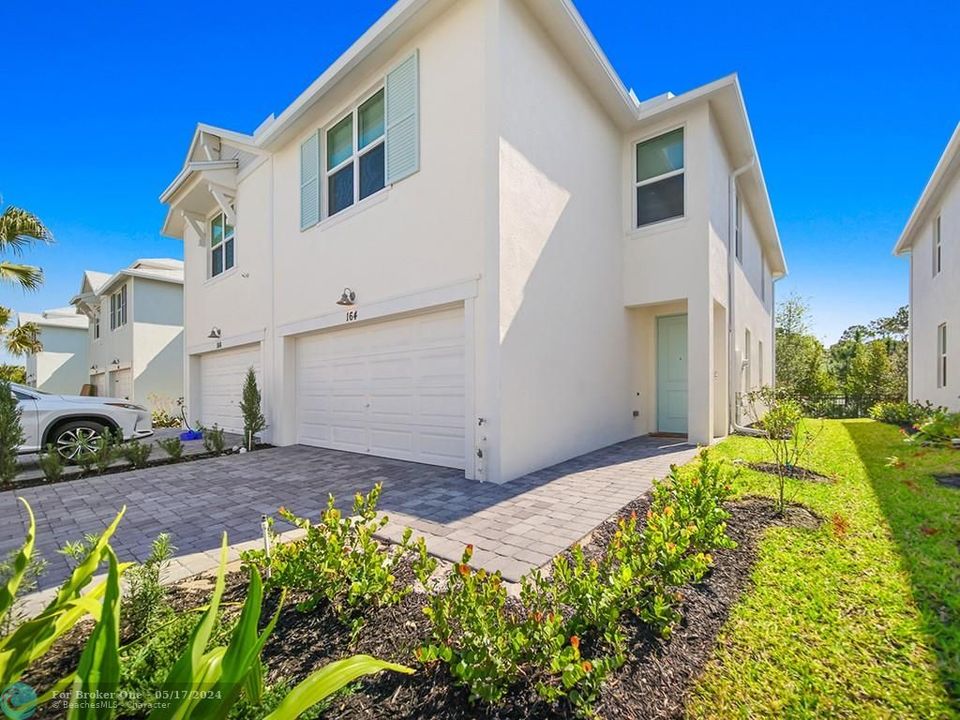 For Sale: $499,995 (3 beds, 2 baths, 1808 Square Feet)