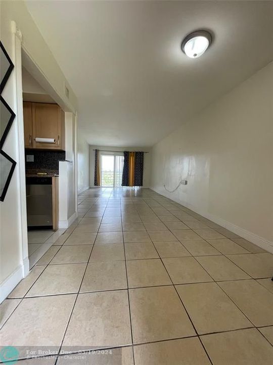 Active With Contract: $164,990 (2 beds, 2 baths, 1100 Square Feet)