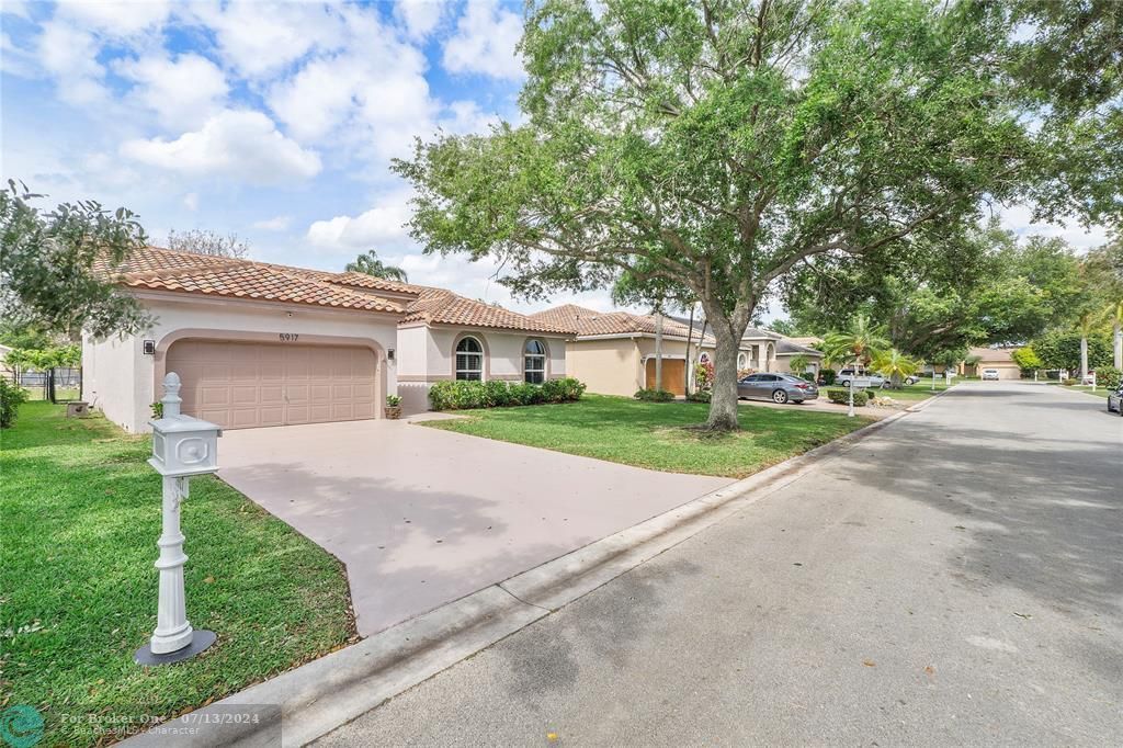 For Sale: $774,900 (4 beds, 2 baths, 2397 Square Feet)