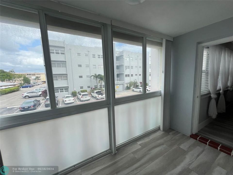 Active With Contract: $1,600 (1 beds, 1 baths, 755 Square Feet)