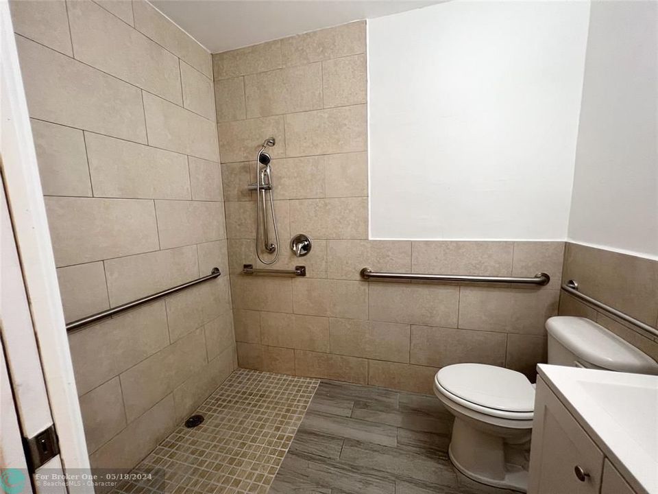 待售: $650,000 (6 贝兹, 3 浴室, 1694 平方英尺)