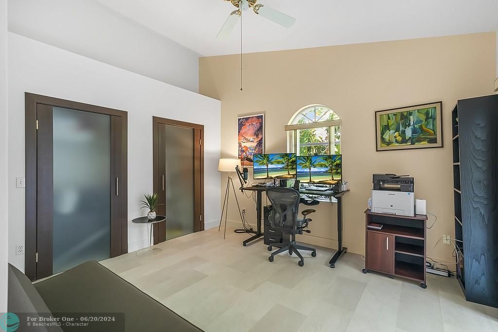 For Sale: $389,000 (2 beds, 2 baths, 1100 Square Feet)