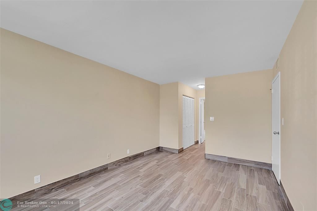 For Sale: $322,000 (2 beds, 2 baths, 1000 Square Feet)
