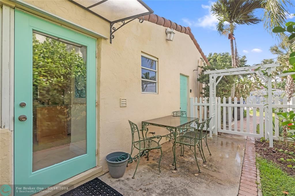Active With Contract: $1,179,000 (4 beds, 3 baths, 1964 Square Feet)