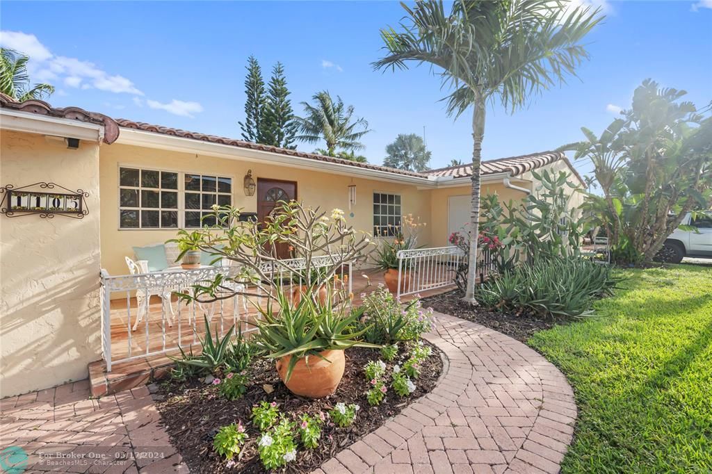 Active With Contract: $1,179,000 (4 beds, 3 baths, 1964 Square Feet)