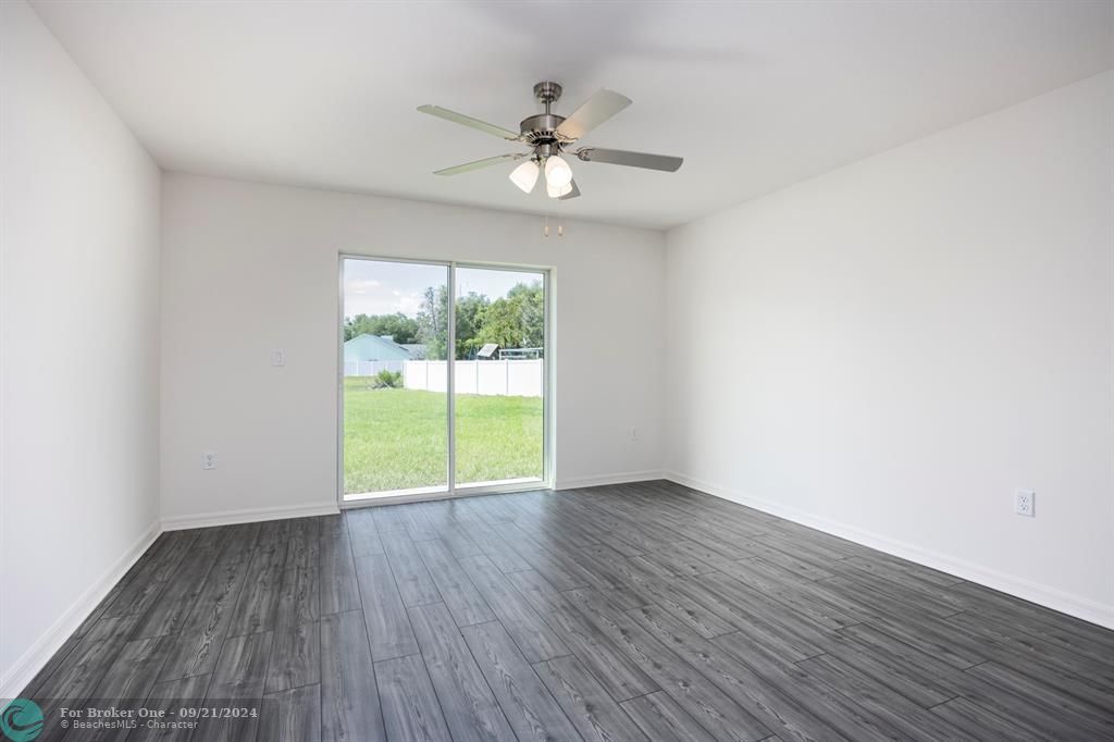 For Sale: $342,900 (3 beds, 2 baths, 1270 Square Feet)