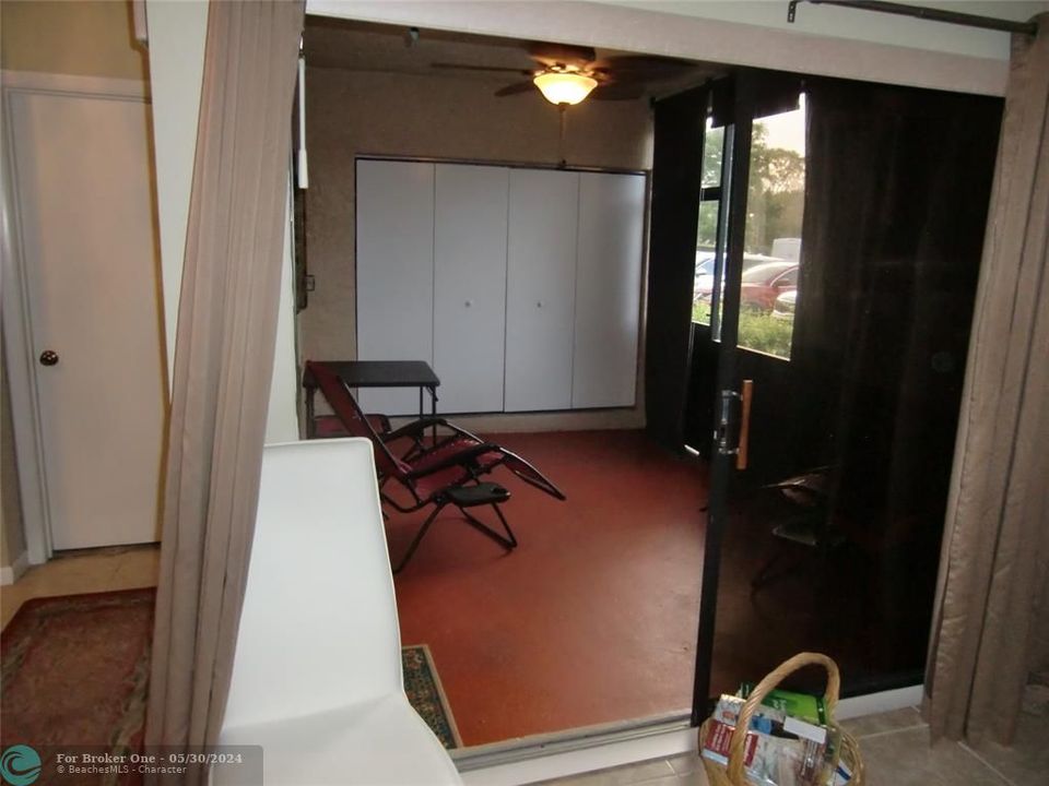 For Sale: $265,000 (2 beds, 2 baths, 955 Square Feet)