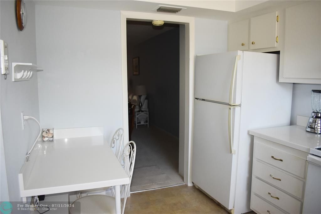 Active With Contract: $139,900 (2 beds, 2 baths, 950 Square Feet)