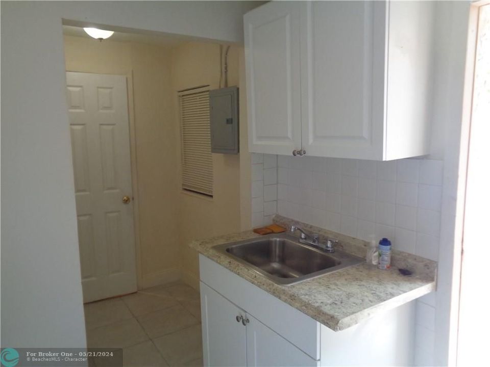 For Sale: $1,450 (1 beds, 1 baths, 3372 Square Feet)