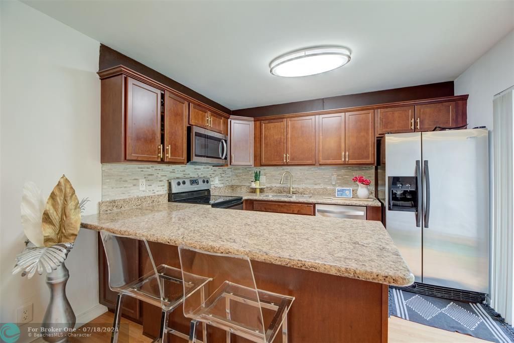 For Sale: $369,000 (2 beds, 2 baths, 1236 Square Feet)
