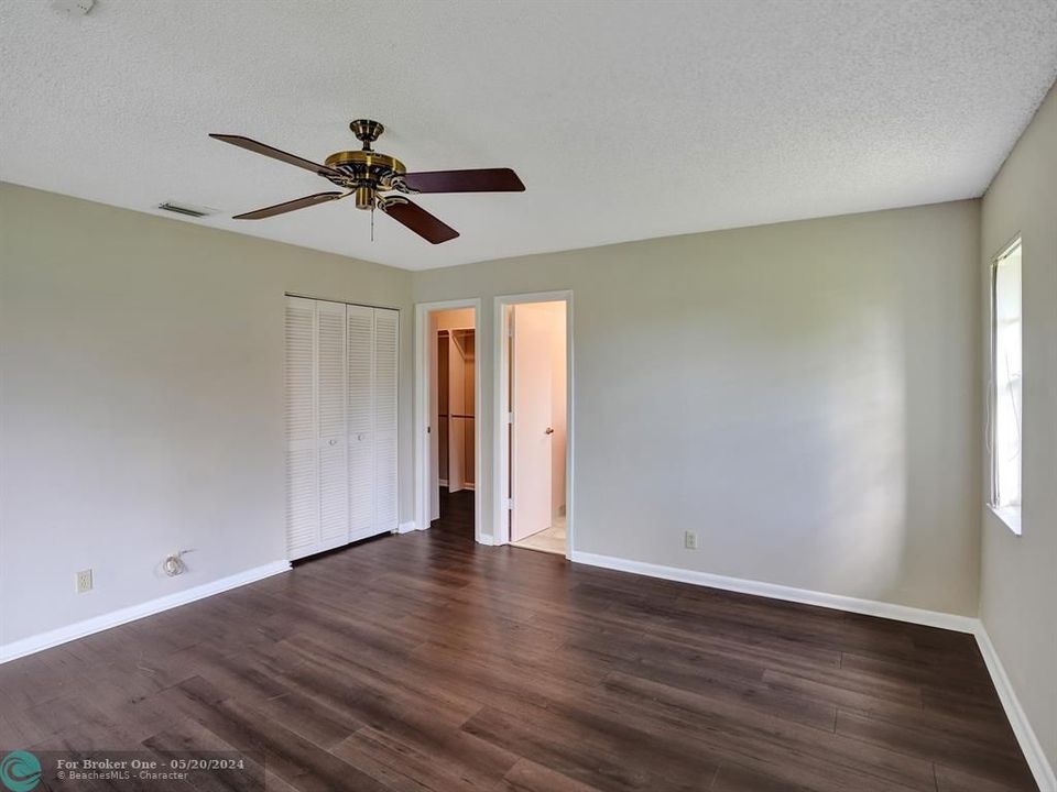 Active With Contract: $489,000 (3 beds, 2 baths, 1614 Square Feet)
