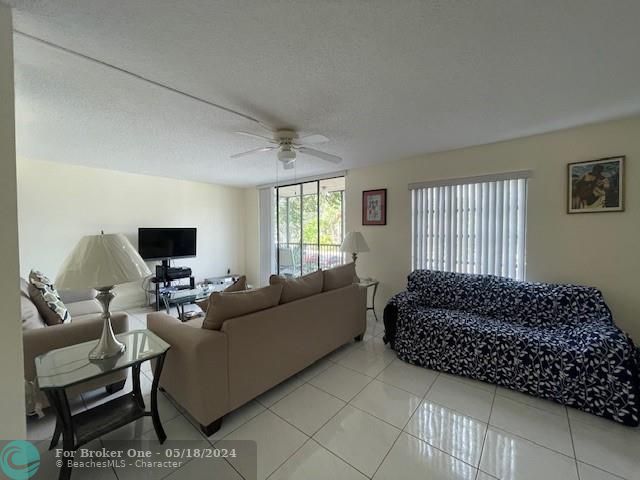 For Rent: $2,500 (2 beds, 2 baths, 1290 Square Feet)
