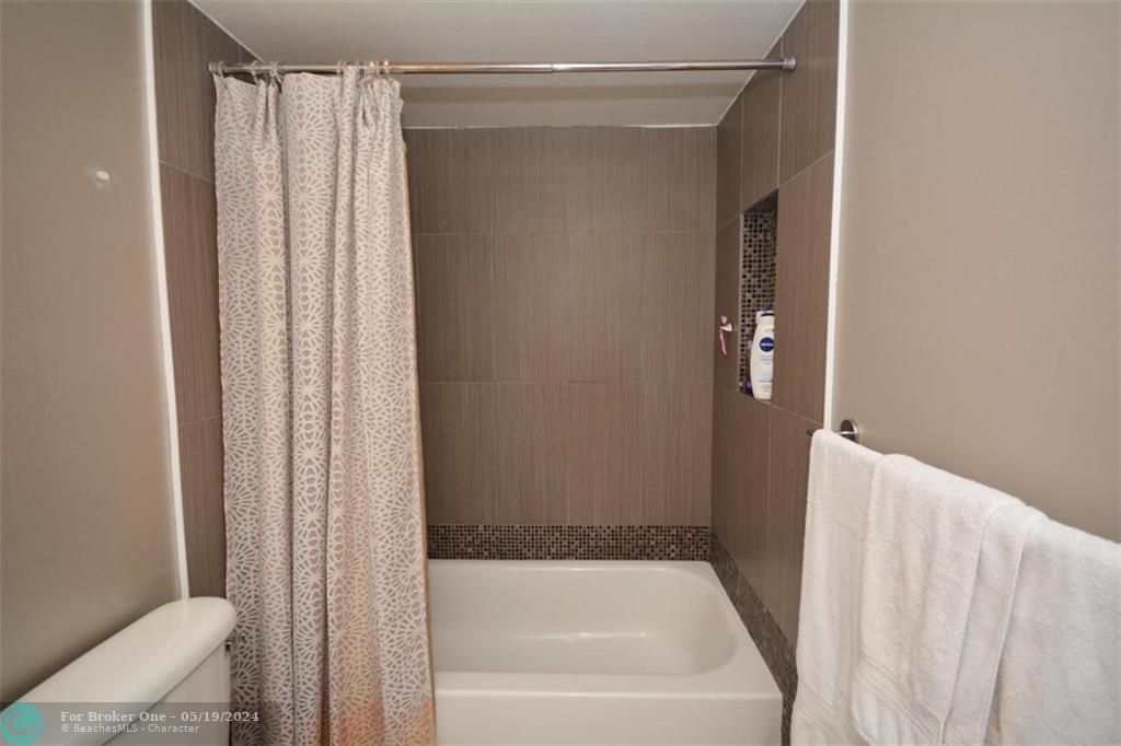 最近租的: $2,400 (2 贝兹, 2 浴室, 978 平方英尺)
