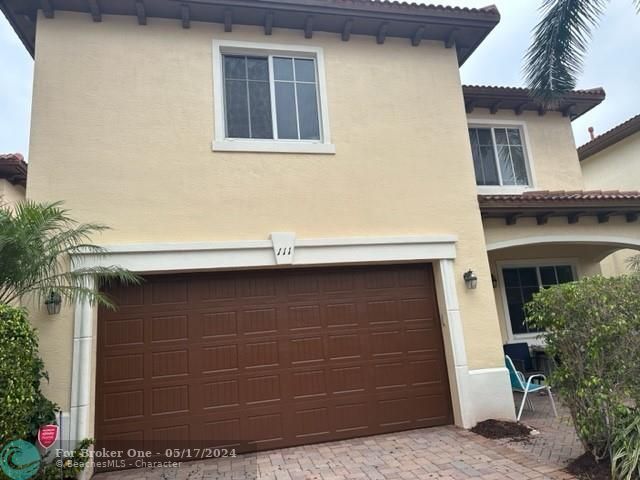 For Rent: $5,999 (3 beds, 3 baths, 2723 Square Feet)
