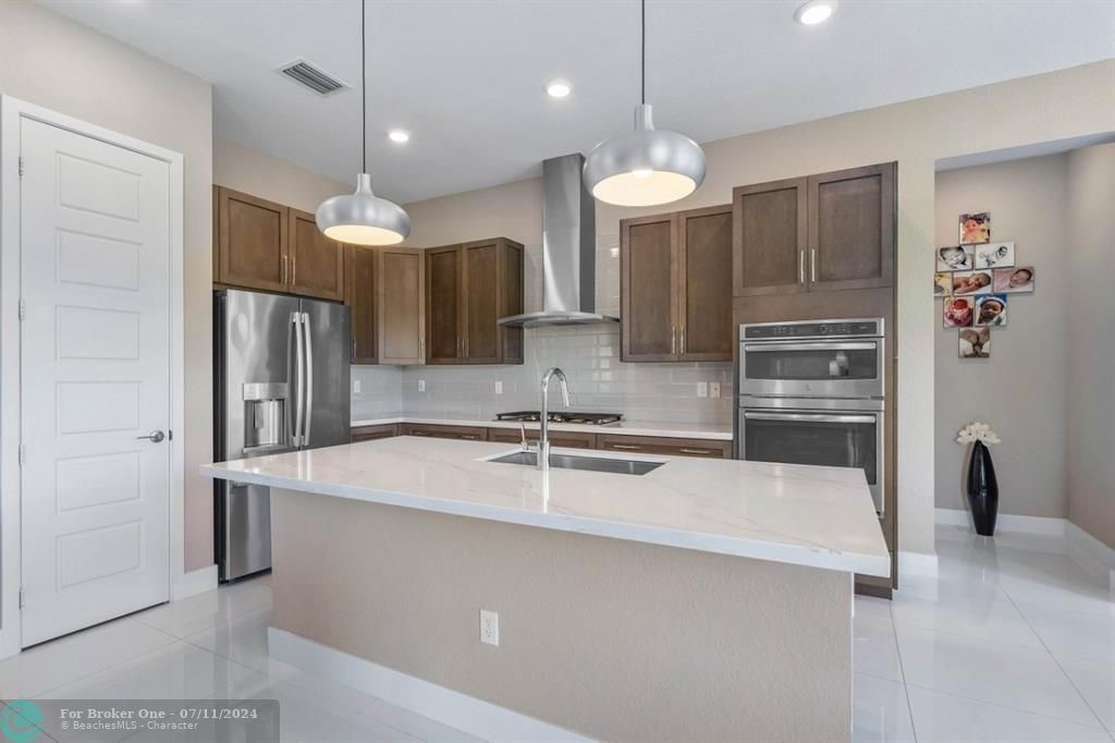 Recently Sold: $1,175,000 (5 beds, 3 baths, 3132 Square Feet)