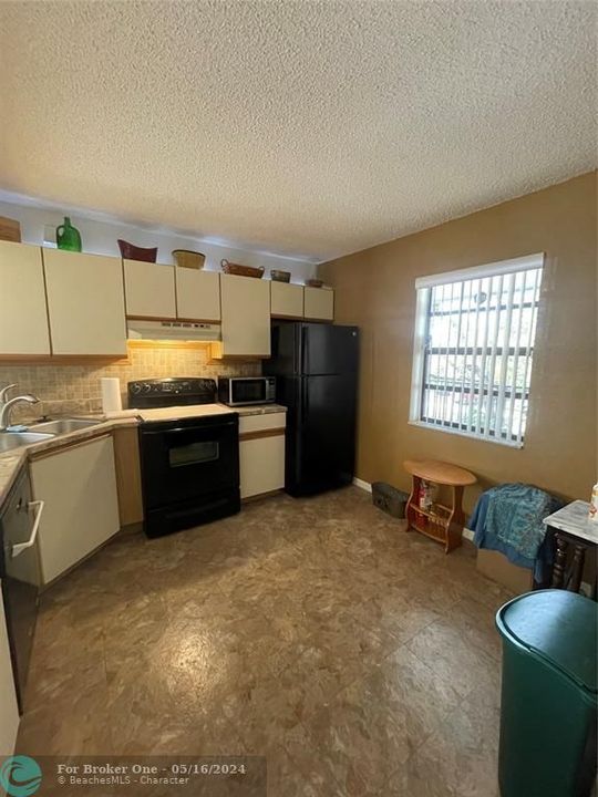 For Sale: $229,000 (2 beds, 2 baths, 1250 Square Feet)