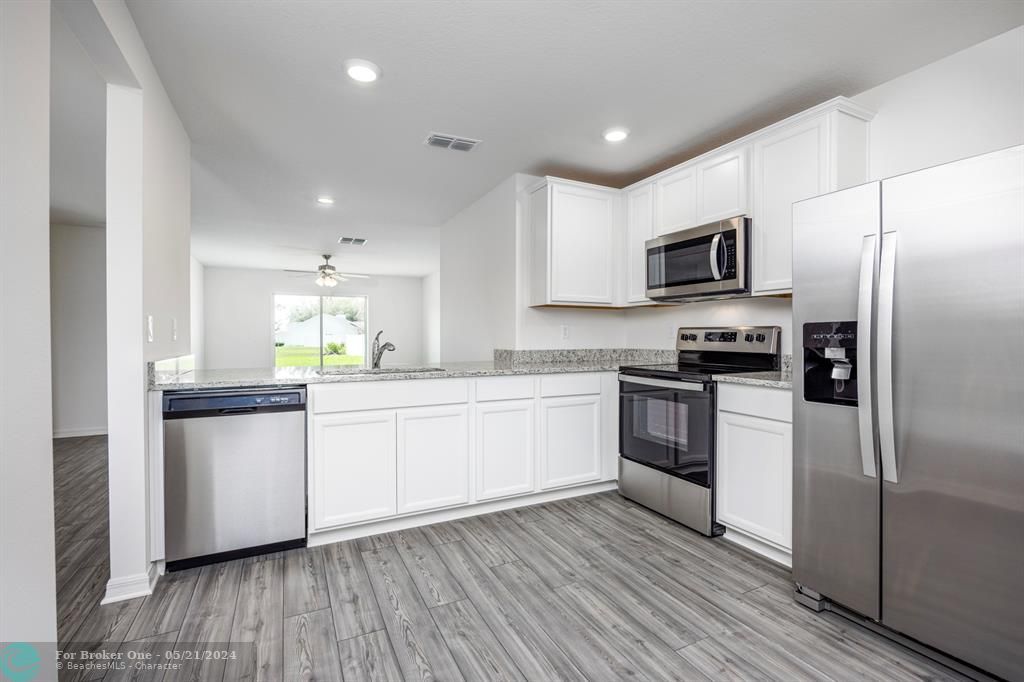 For Sale: $344,900 (3 beds, 2 baths, 1270 Square Feet)