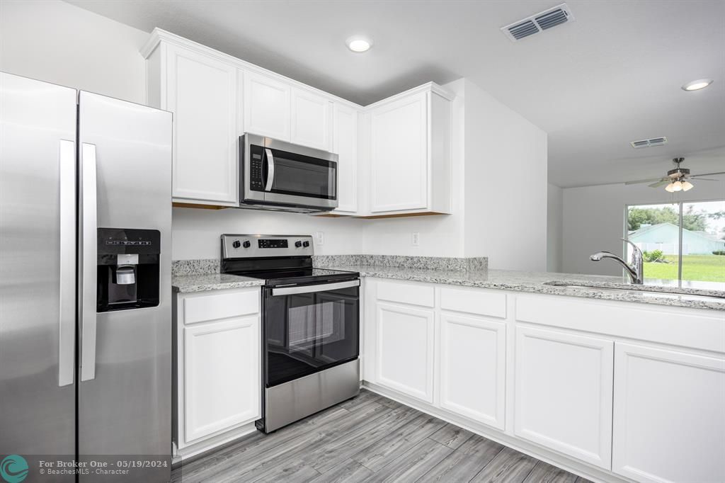 For Sale: $344,900 (3 beds, 2 baths, 1270 Square Feet)