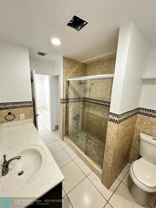 最近租的: $2,650 (3 贝兹, 2 浴室, 1059 平方英尺)