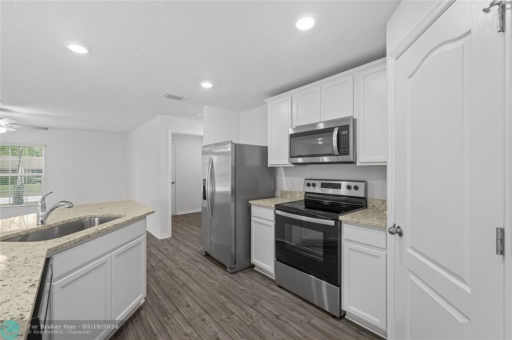 Active With Contract: $358,900 (3 beds, 2 baths, 1463 Square Feet)