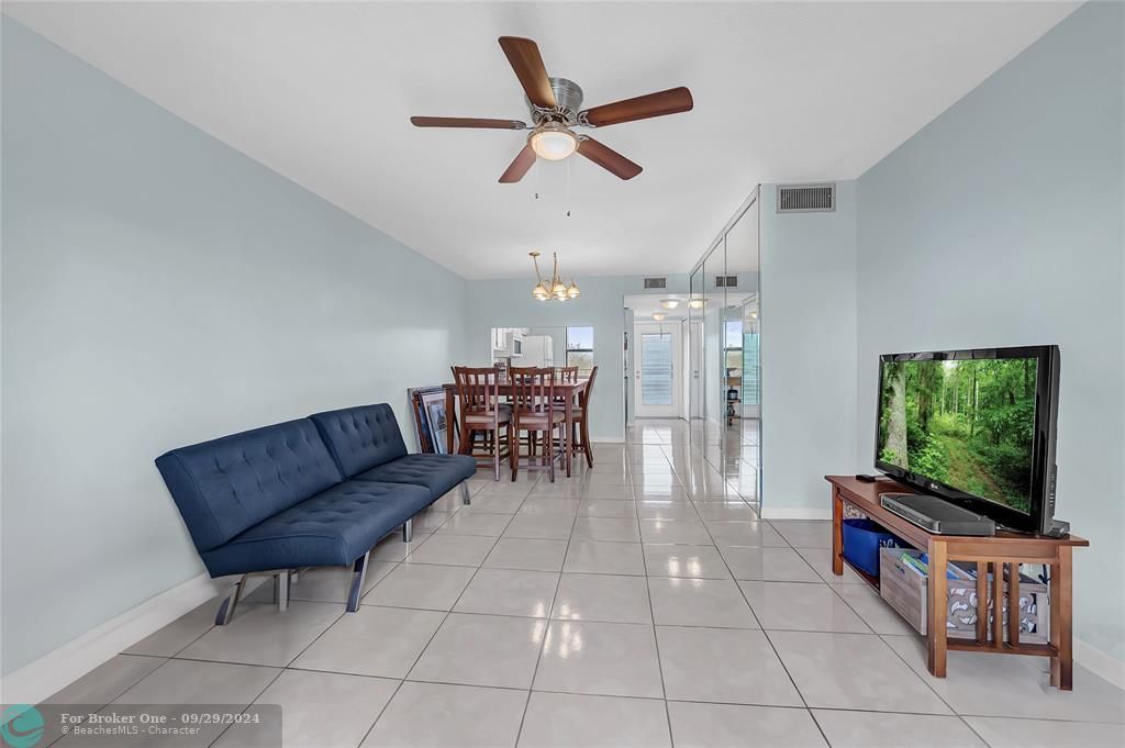 For Sale: $127,500 (2 beds, 2 baths, 810 Square Feet)