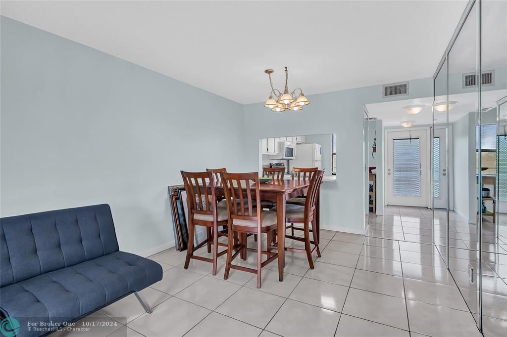 For Sale: $127,500 (2 beds, 2 baths, 810 Square Feet)