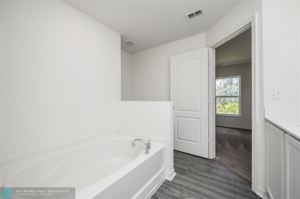 Active With Contract: $391,900 (4 beds, 2 baths, 1851 Square Feet)