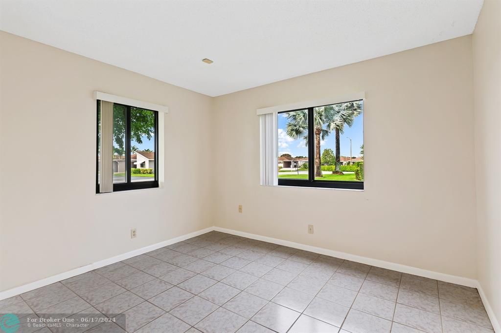 Active With Contract: $285,000 (3 beds, 2 baths, 1229 Square Feet)