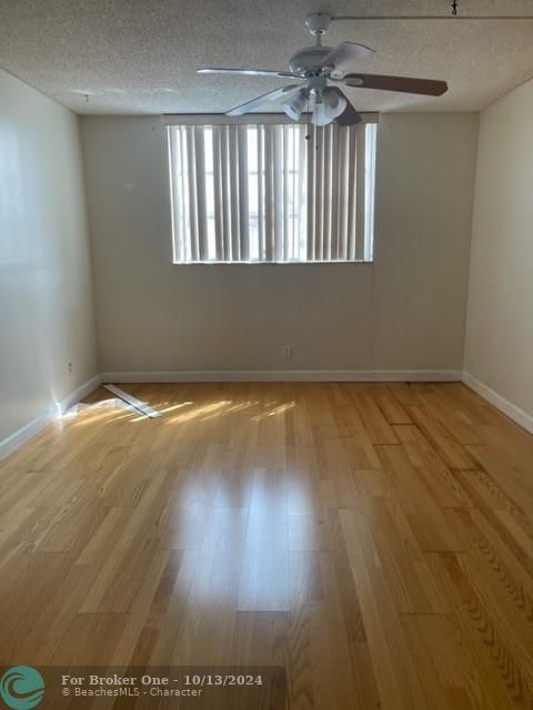 For Rent: $1,600 (1 beds, 1 baths, 940 Square Feet)