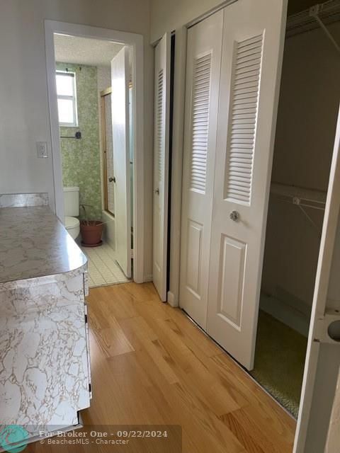 For Rent: $1,600 (1 beds, 1 baths, 940 Square Feet)