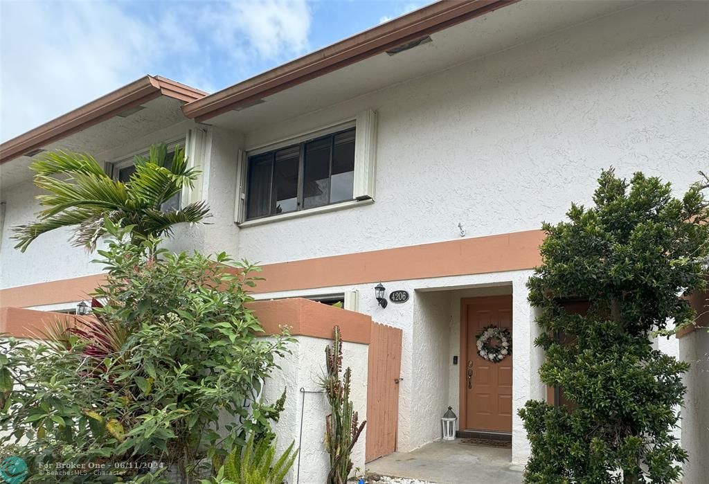 Recently Sold: $360,000 (2 beds, 1 baths, 1328 Square Feet)