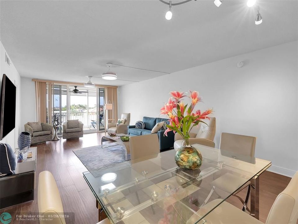 For Sale: $440,000 (2 beds, 2 baths, 1020 Square Feet)