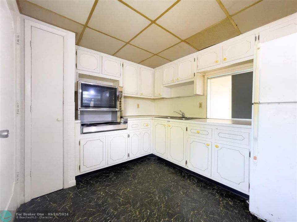 Recently Sold: $89,000 (1 beds, 1 baths, 825 Square Feet)