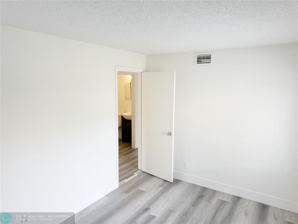 Active With Contract: $1,950 (2 beds, 2 baths, 868 Square Feet)
