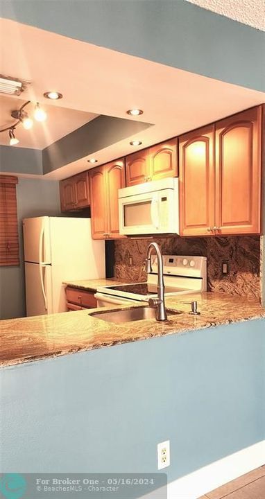Active With Contract: $162,500 (1 beds, 1 baths, 750 Square Feet)