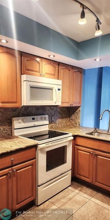 Active With Contract: $162,500 (1 beds, 1 baths, 750 Square Feet)