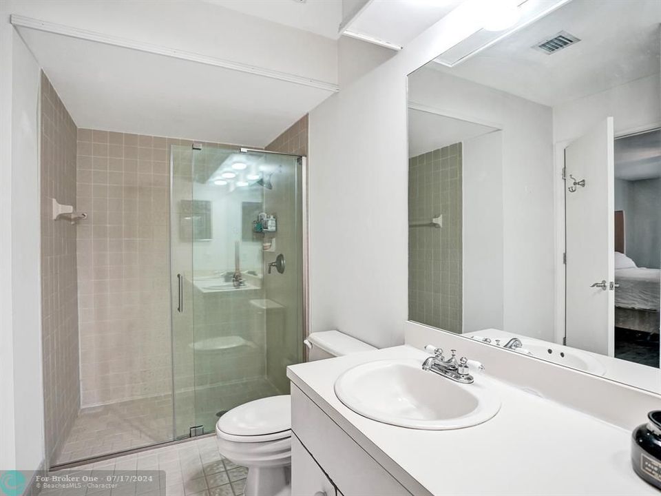合同活跃: $675,000 (4 贝兹, 2 浴室, 1723 平方英尺)
