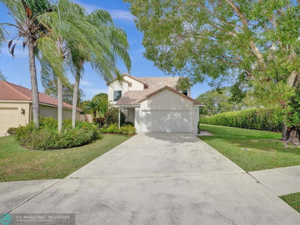 Recently Sold: $675,000 (4 beds, 2 baths, 1723 Square Feet)