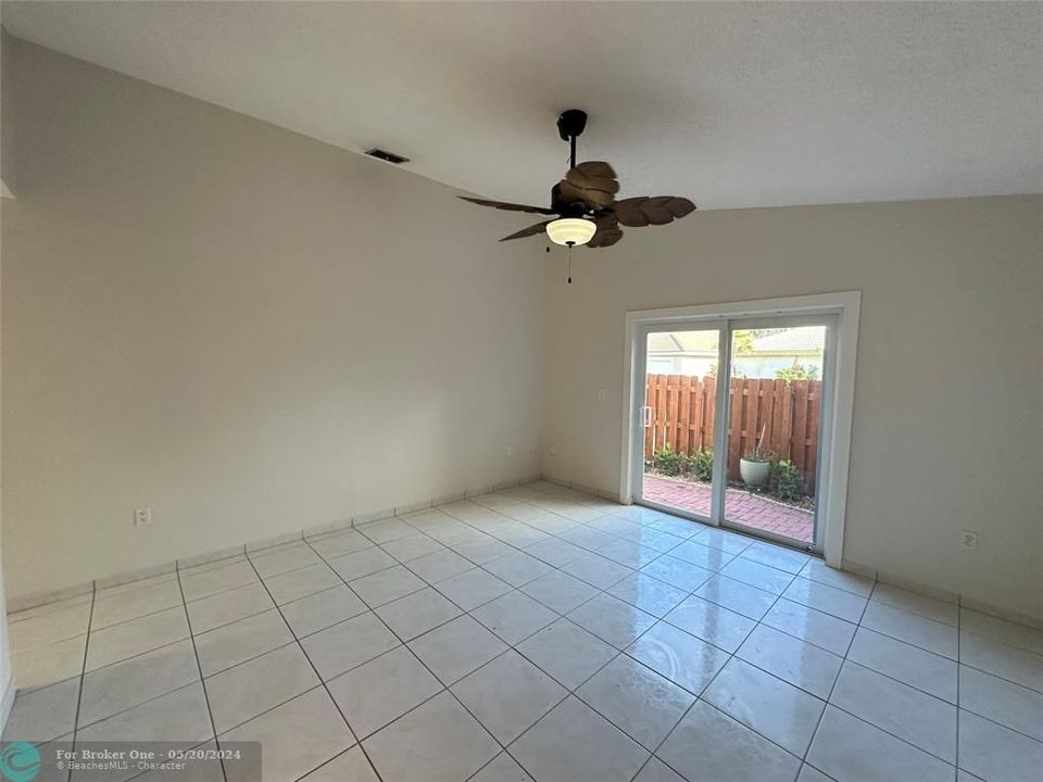 Recently Rented: $3,000 (2 beds, 2 baths, 1178 Square Feet)