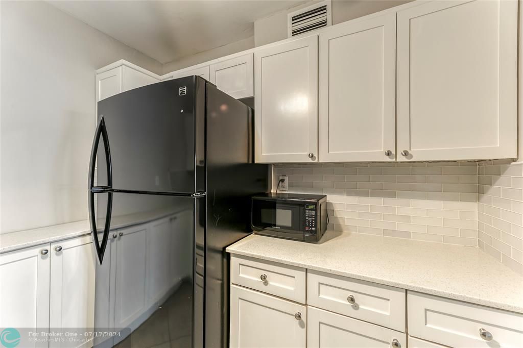 Recently Rented: $2,400 (1 beds, 1 baths, 730 Square Feet)