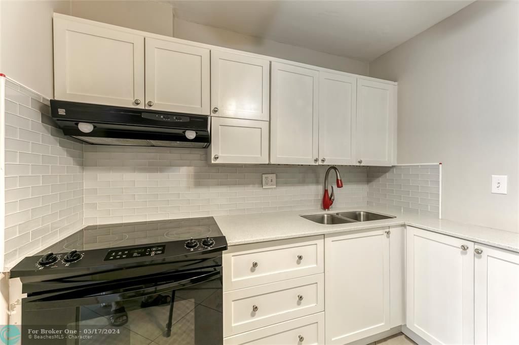 For Rent: $2,400 (1 beds, 1 baths, 730 Square Feet)
