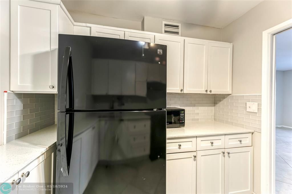 Recently Rented: $2,400 (1 beds, 1 baths, 730 Square Feet)