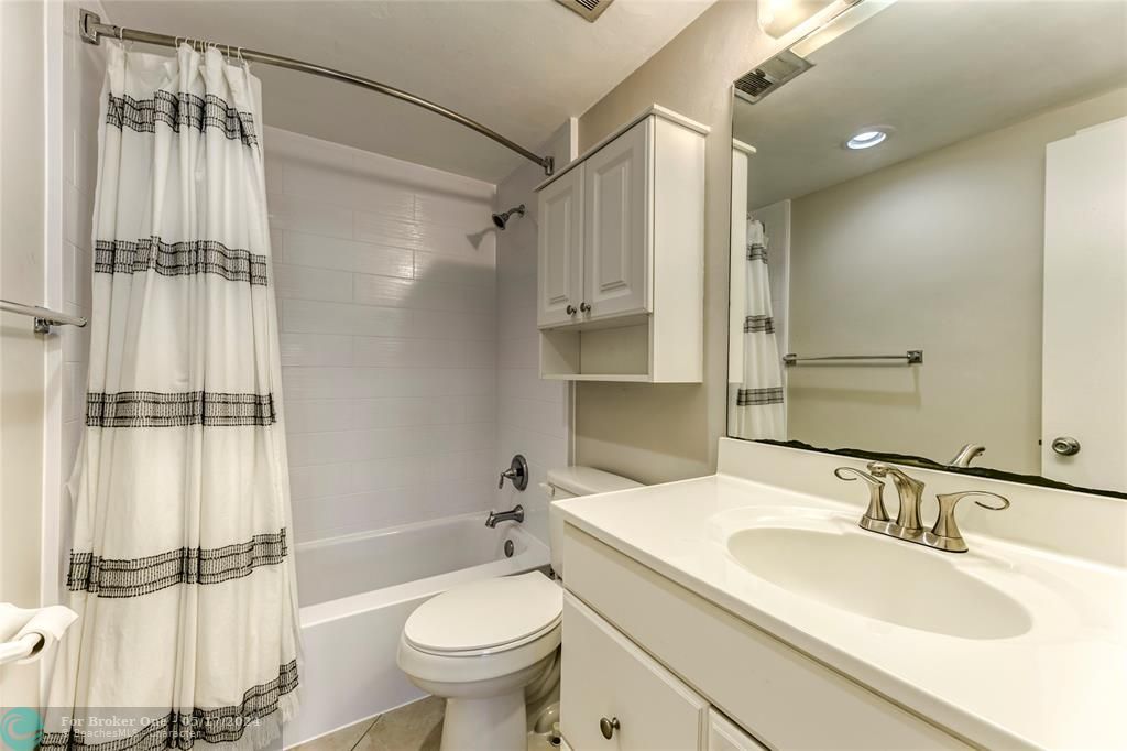 最近租的: $2,400 (1 贝兹, 1 浴室, 730 平方英尺)