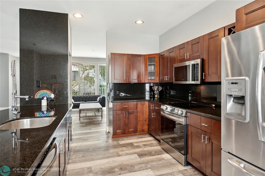 Active With Contract: $695,000 (3 beds, 3 baths, 2294 Square Feet)