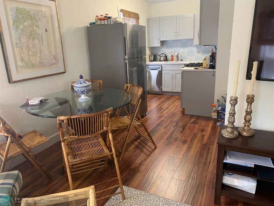 Active With Contract: $2,500 (2 beds, 1 baths, 650 Square Feet)