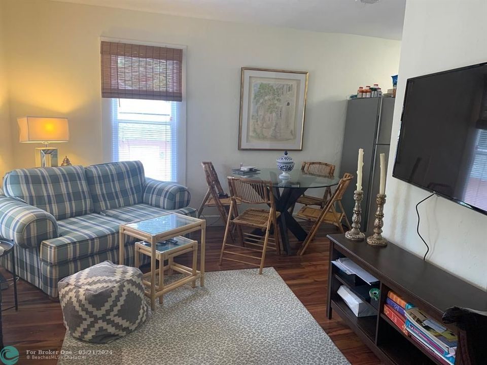Active With Contract: $2,500 (2 beds, 1 baths, 650 Square Feet)