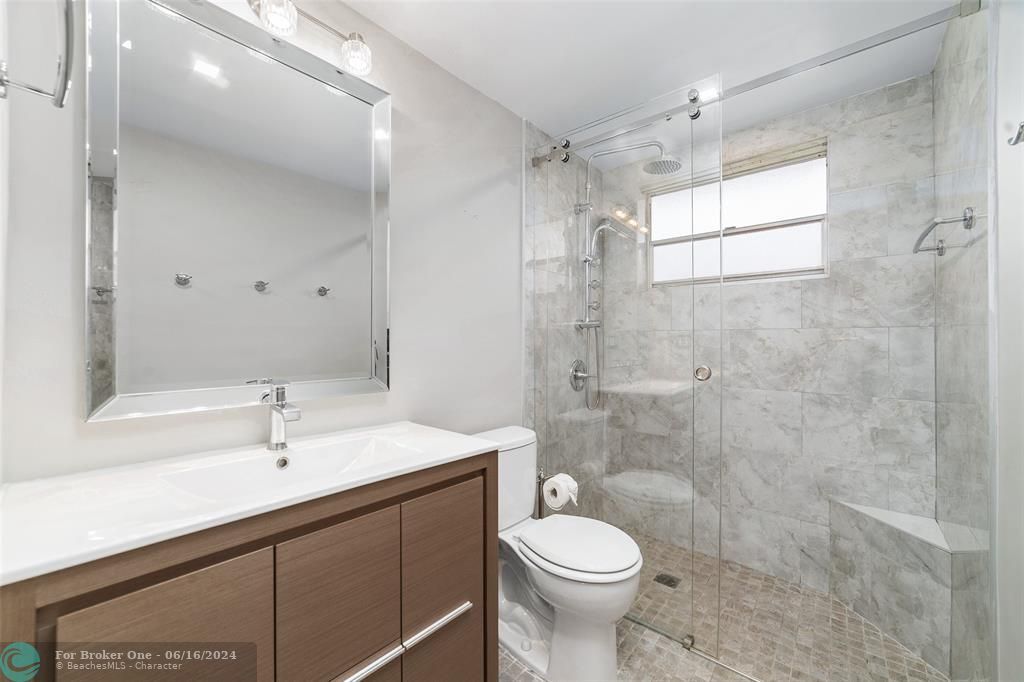 For Sale: $144,900 (1 beds, 1 baths, 727 Square Feet)